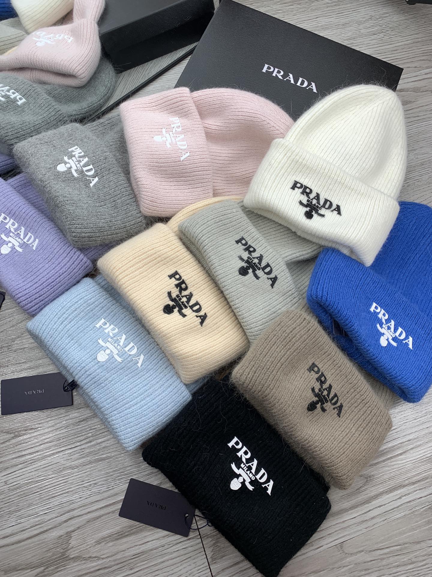 PRADA BEANIE HAT IN BLACK WOOL 108753
