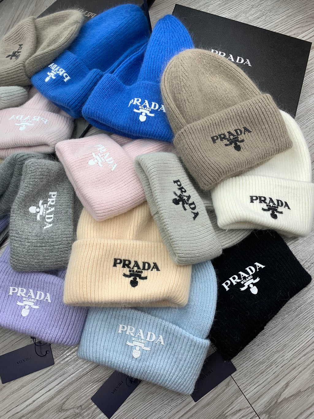 PRADA BEANIE HAT IN PASTEL PURPLE WOOL 108749