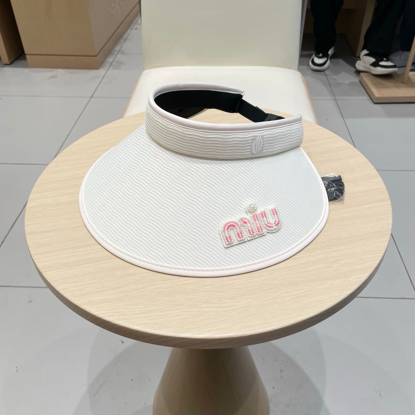 MM FASHION VISOR CAP IN BLACK AND WHITE WITH LOGO TEXT EMBROIDERY