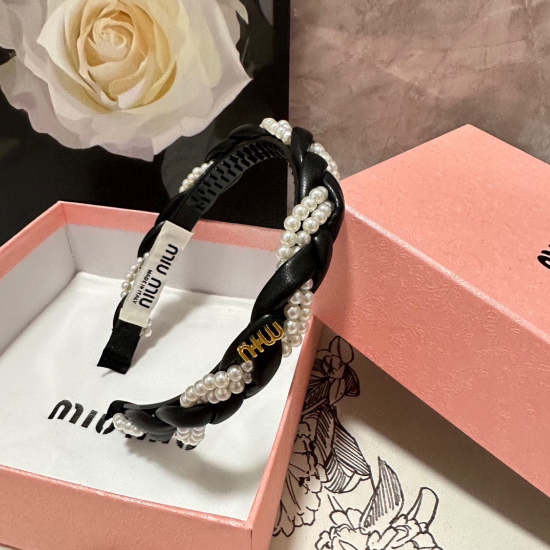 HEADBAND IN BLACK CALFSKIN MIX PEARL CHAIN 347680