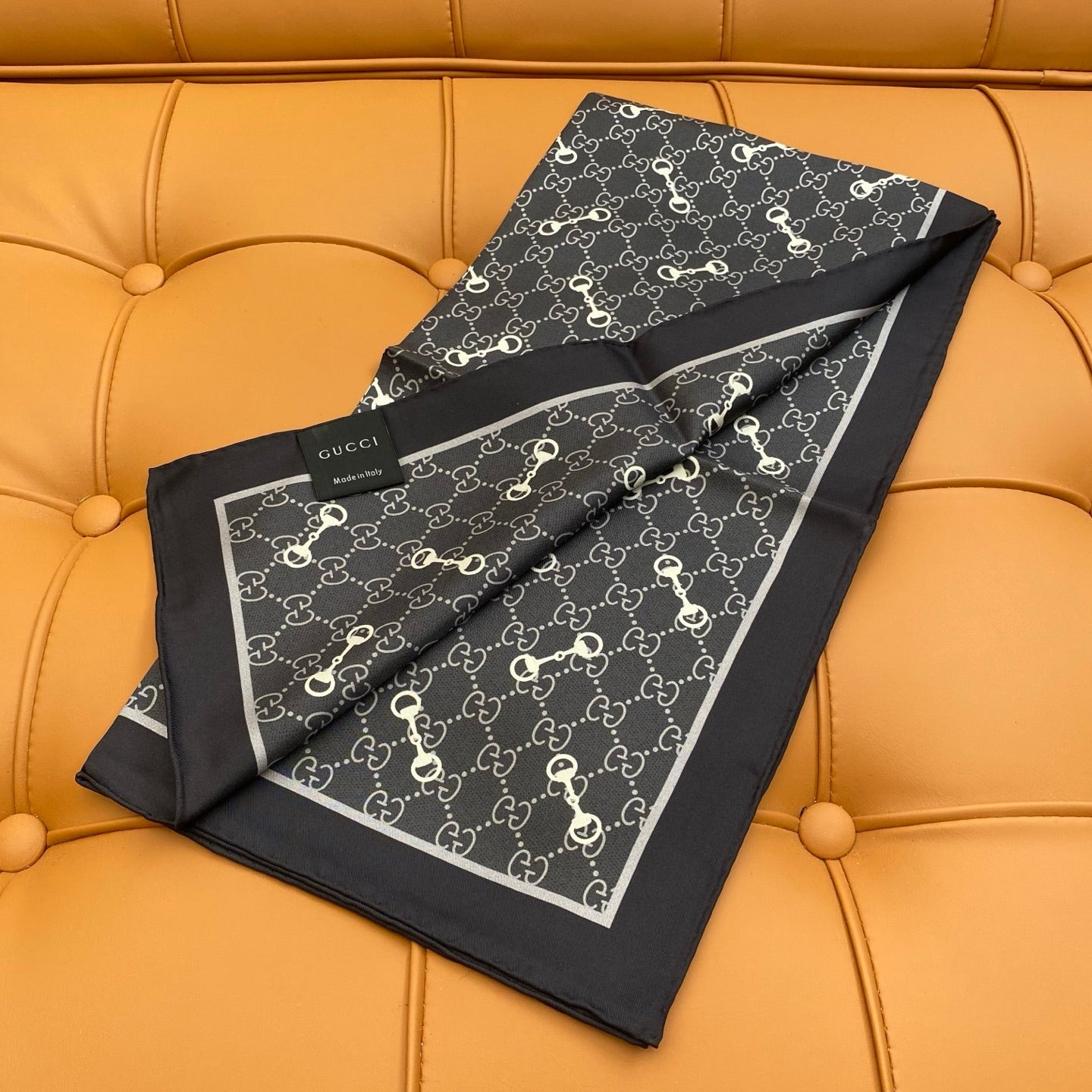 GUCCI 25S SCARF 90 IN SILK 718506