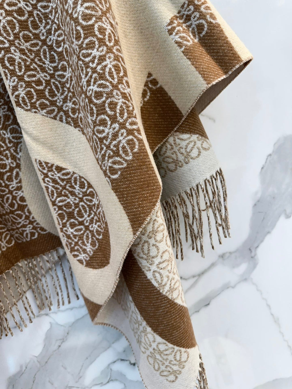 ANAGRAM WOOL JACQUARD BLANKET SHAWL 140 CM CAMEL BEIGE 413661